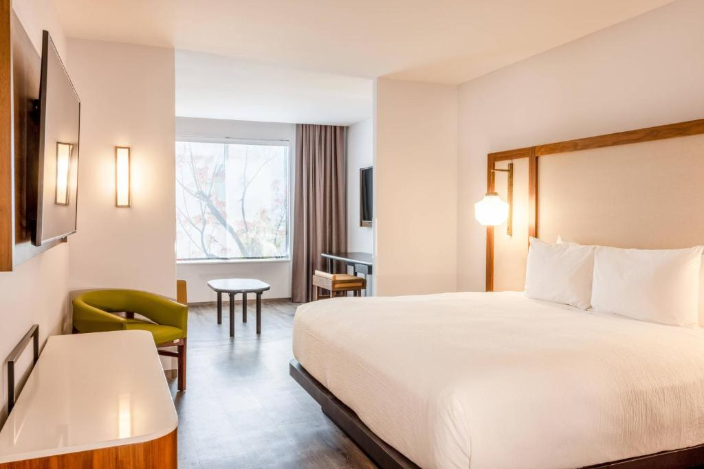 Budget-Hotels-Offers-Fairfield-Inn-Suites-by-Marriott-Cancun-Downtown-Mexico